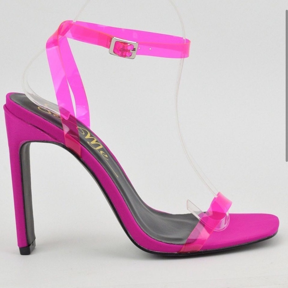 Barbie dreams heels pink